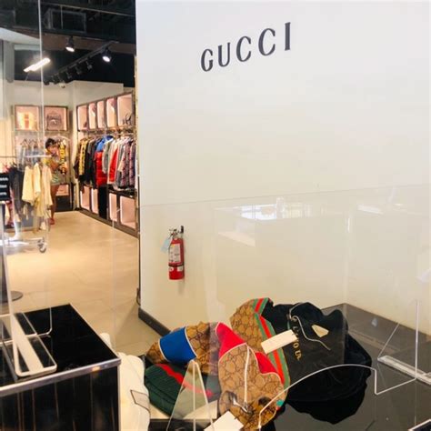 foxtown gucci store